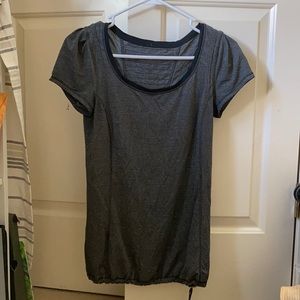 Lulu lemon workout top. Great condition, relishing and ready for something new.